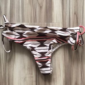 Acacia bottoms